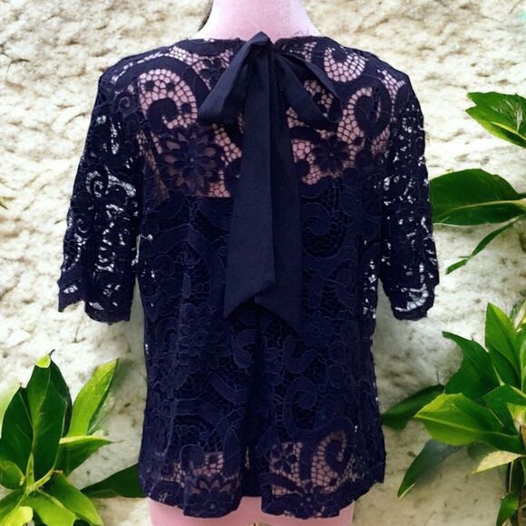 NANETTE LEPORE NWT DARK NAVY SPRING FLING LACE DETAIL TOP BLOUSE MEDIUM - Picture 4 of 7
